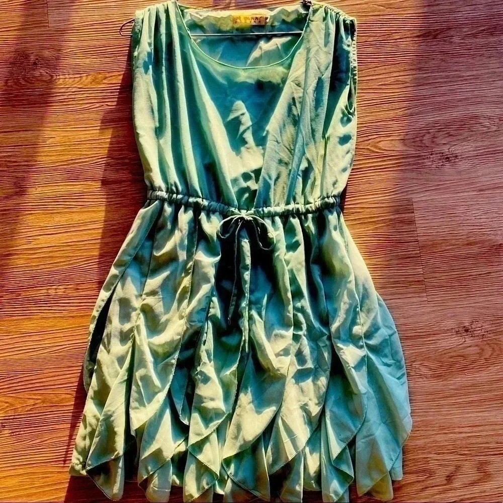 DRESS IN PASTEL GREEN  RUFFLES DRESS SIZE M
